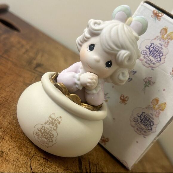 Precious Moments Collectors' Club You Are The End Of My Rainbow Pot of Gold 5" - Picture 3 of 11
